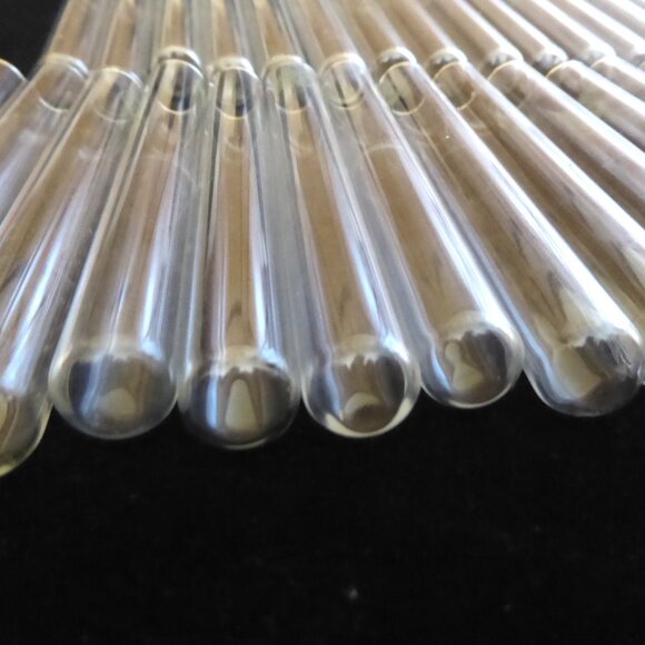 VINTAGE 4” LOT OF 53 MEDICAL SCIENCE LAB PYREX GLASS TEST TUBES ODDITY - Picture 4 of 11